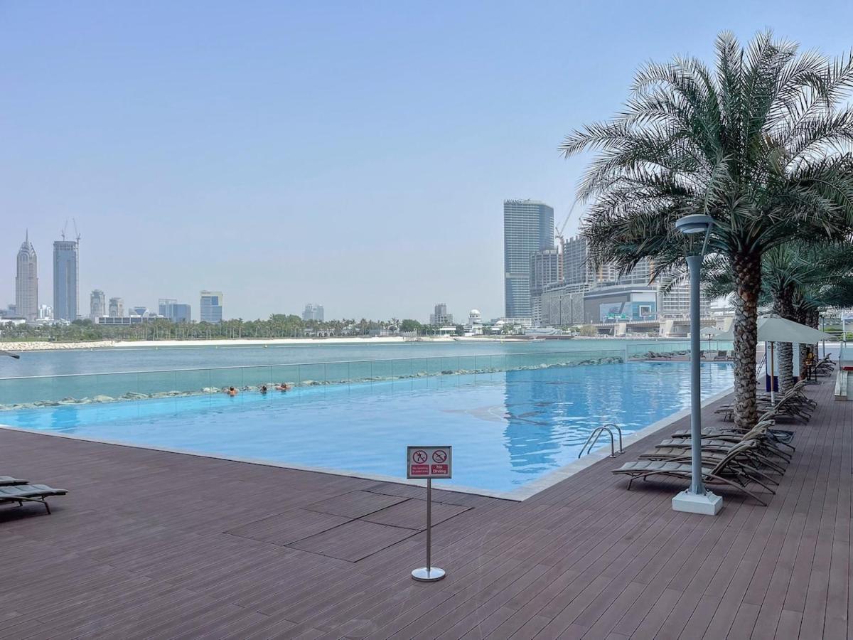Peaceful And Airy 1-bedroom With The Palm View Apartment Dubai