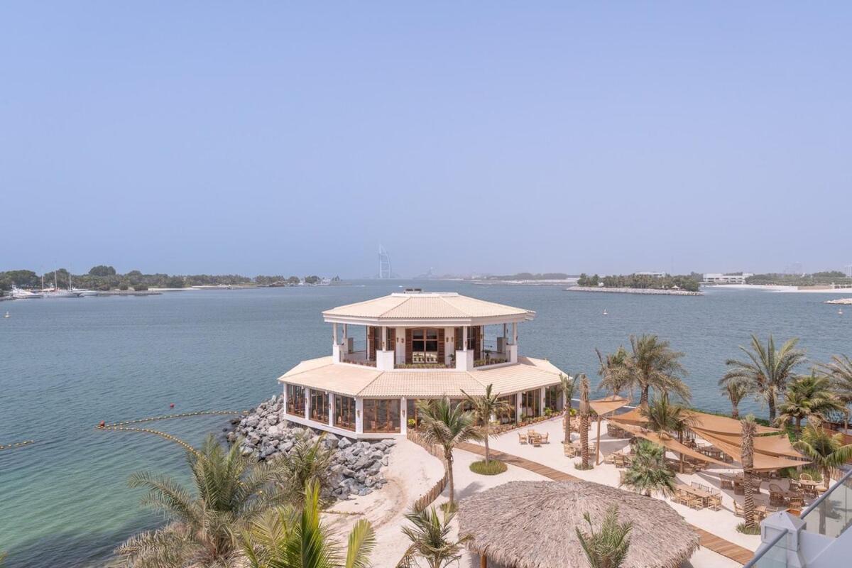 Peaceful And Airy 1-bedroom With The Palm View Apartment Dubai