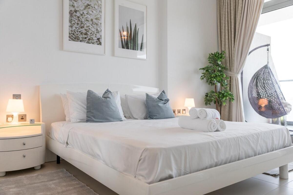 Peaceful And Airy 1-bedroom With The Palm View Dubai