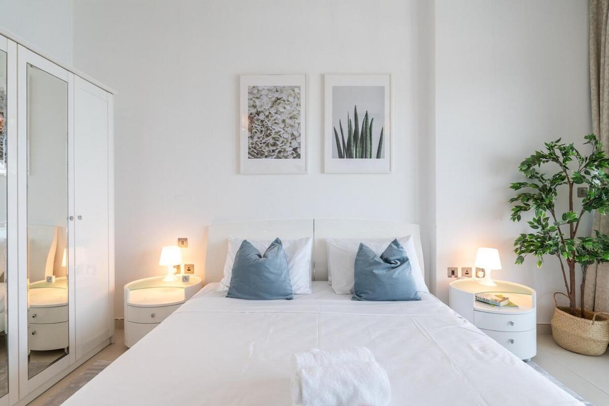 Peaceful And Airy 1-bedroom With The Palm View Apartment Dubai