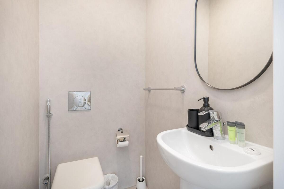 Peaceful And Airy 1-bedroom With The Palm View