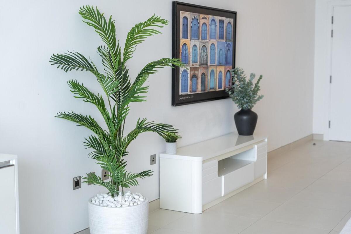 Peaceful And Airy 1-bedroom With The Palm View Dubai