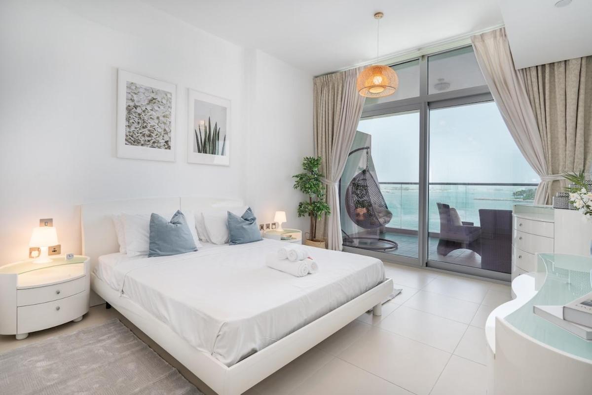 Peaceful And Airy 1-bedroom With The Palm View Apartment Dubai