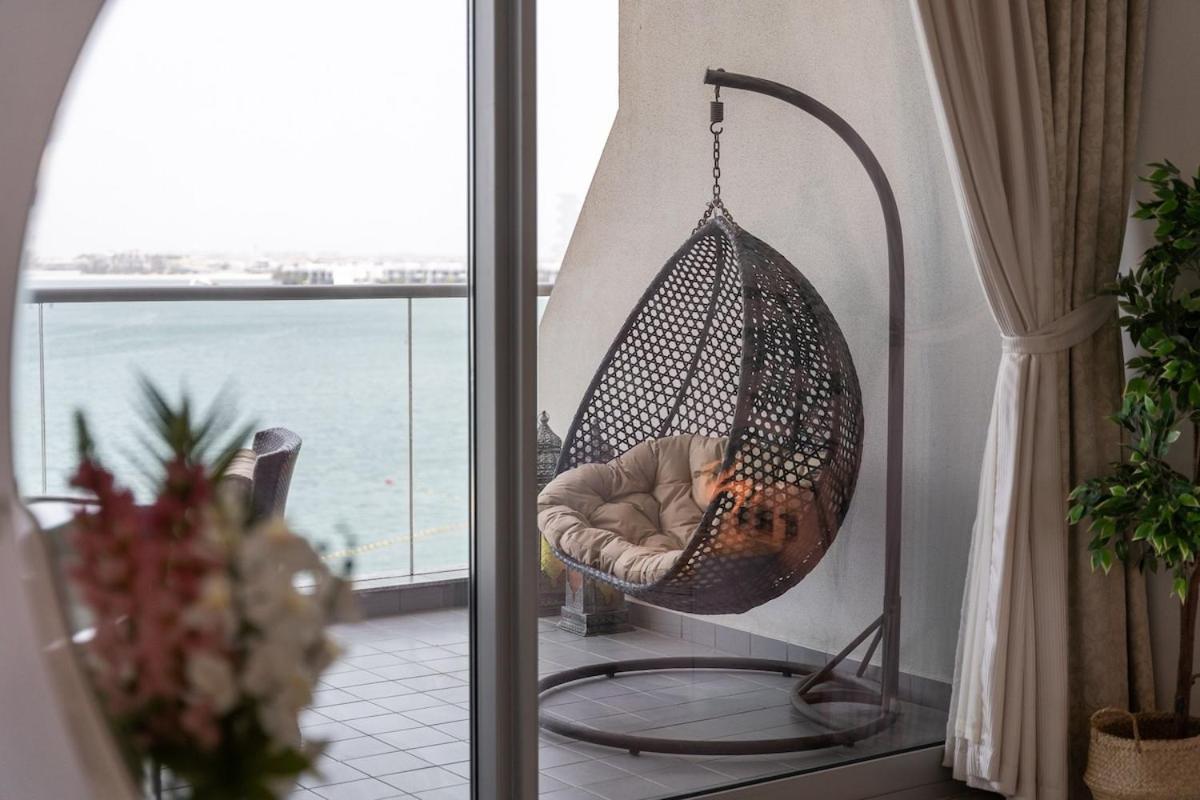 Peaceful And Airy 1-bedroom With The Palm View Dubai